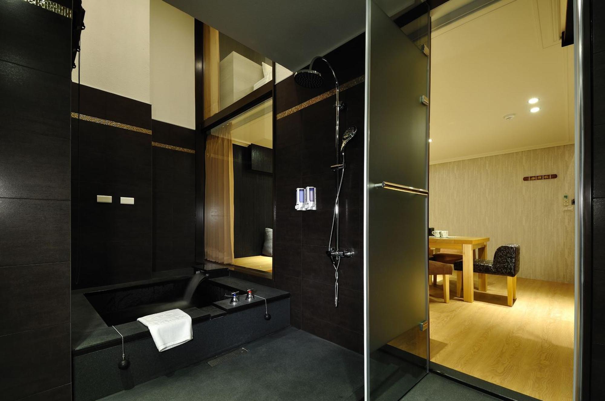 58˚ Hotspring Hotel Jiaoxi Δωμάτιο φωτογραφία
